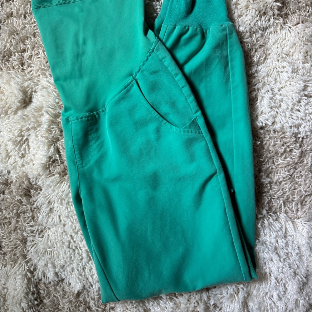 FIGS maternity - surgical green size SM